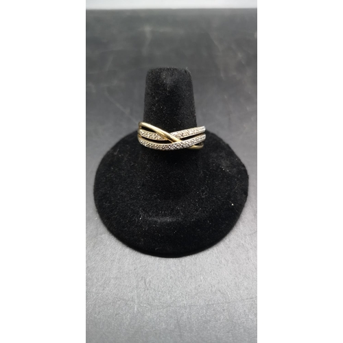 93 - A unmarked yellow gold diamond ring, size P - approx. 2.99 grams