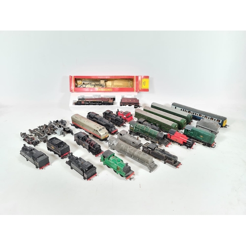 457 - A large collection of model railway locomotives and coaches to include Lima W51350 passenger coach, ... 