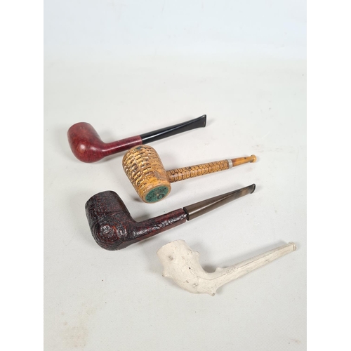 265 - Four vintage smoking pipes, one H & B of Washington U.S.A Irvin S Cobb Toasted, one Dunhill 'Driway'... 