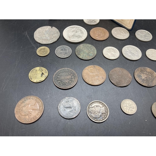 208 - A collection of mixed coins to include 92.5% silver South African 1 shilling and 2 shilling, 90% sil... 