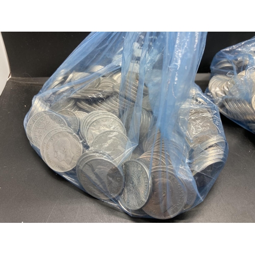 224 - A very large quantity of George VI and Elizabeth II two shilling coins, all post 1946