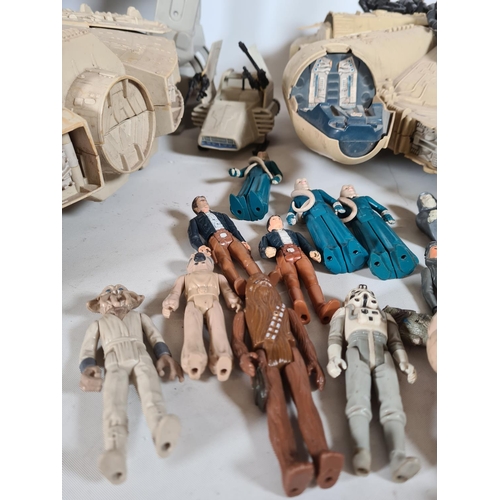 476 - A large collection of vintage Star Wars toys to include Kenner products Millennium Flacon, 1881 Kenn... 