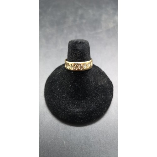 90A - A hallmarked 9ct gold ladies ring - size N, approx. 2.97 grams