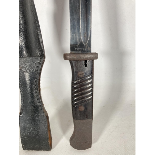 81 - A WWII German K98 bayonet and frog - blade approx. 25cm long