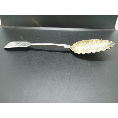 120 - A Victorian hallmarked Edinburgh silver fruit serving spoon - approx. gross weight 64 grams and 22cm... 