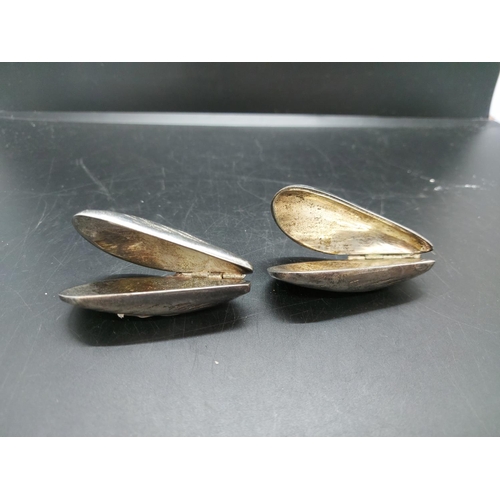 124 - A hallmarked English silver cased cheroot, a pair of silver plated mussel shells in the manner of Sa... 