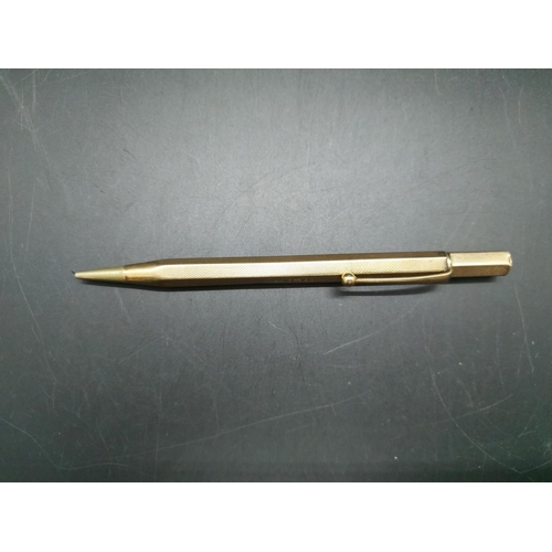 147 - A hallmarked 9ct gold propelling pencil by Cohen & Charles, dated 1938 - approx. gross weight 22 gra... 