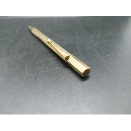 147 - A hallmarked 9ct gold propelling pencil by Cohen & Charles, dated 1938 - approx. gross weight 22 gra... 