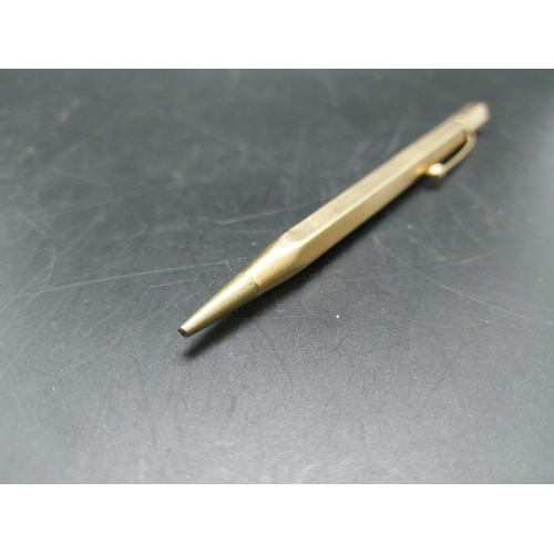 147 - A hallmarked 9ct gold propelling pencil by Cohen & Charles, dated 1938 - approx. gross weight 22 gra... 