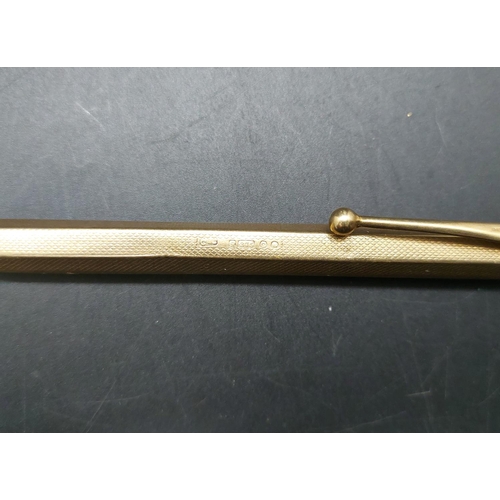 147 - A hallmarked 9ct gold propelling pencil by Cohen & Charles, dated 1938 - approx. gross weight 22 gra... 