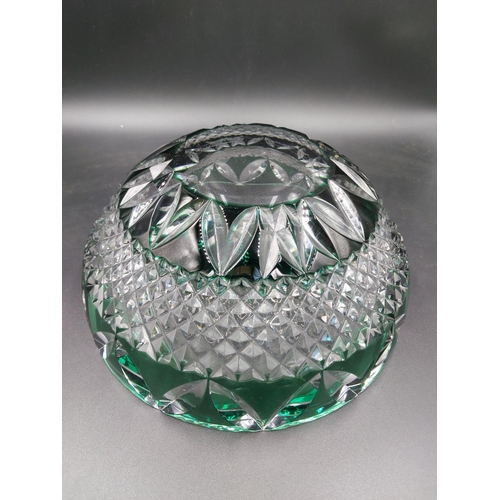 84 - A Val St. Lambert emerald green crystal glass bowl - approx. 25cm diameter x 11cm high