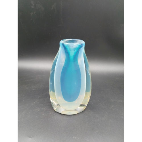 95 - A mid 20th century blue art glass vase - approx. 18.5cm high