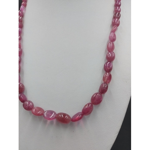 86 - A cabochon ruby gemstone necklace with 925 silver clasp - approx. 45cm