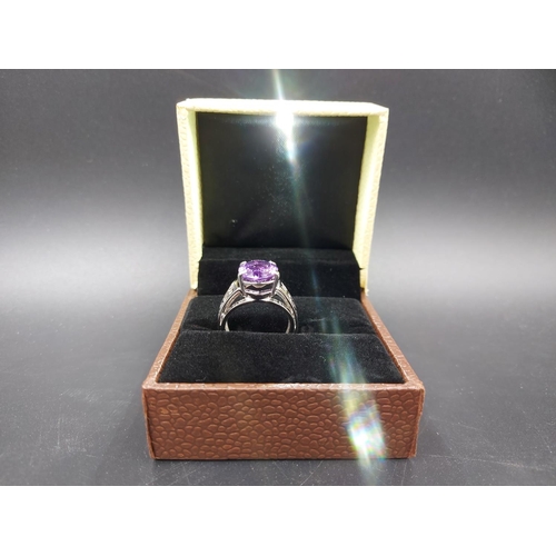 106 - A 925 silver and amethyst ring - approx. 8ct