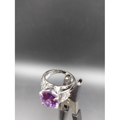 106 - A 925 silver and amethyst ring - approx. 8ct