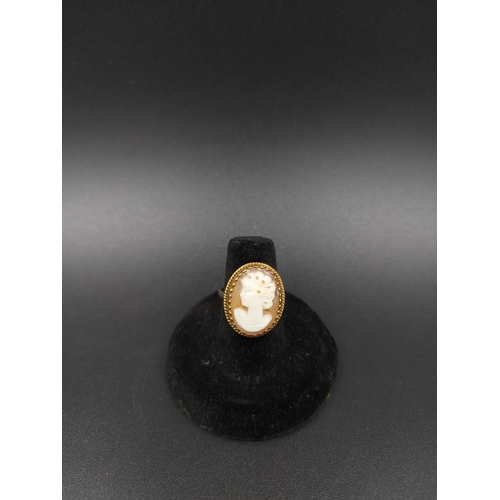 151 - A hallmarked 9ct gold cameo ring, size O - approx. gross weight 4.54g