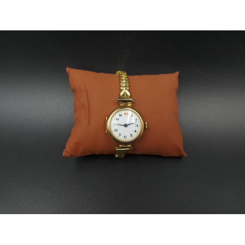 183 - A hallmarked 9ct gold cased ladies watch with later added gold plated elasticated strap - approx. gr... 