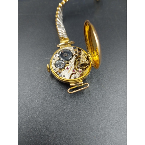 183 - A hallmarked 9ct gold cased ladies watch with later added gold plated elasticated strap - approx. gr... 