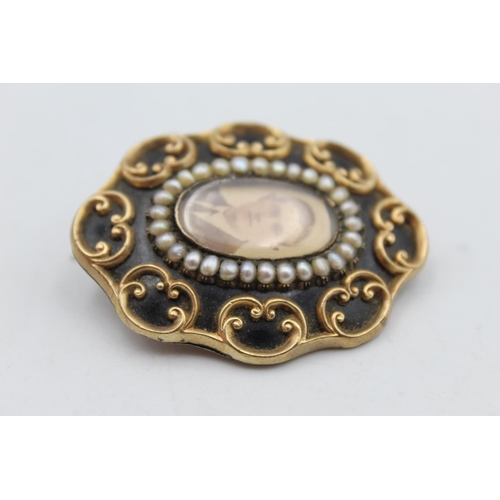 103 - A Victorian 11ct gold pearl set photo locket mourning brooch - approx. gross weight 23.8 grams