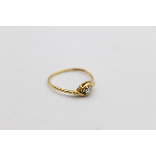 108 - An 18ct gold diamond solitaire ring, size O½ - approx. 1.8 grams