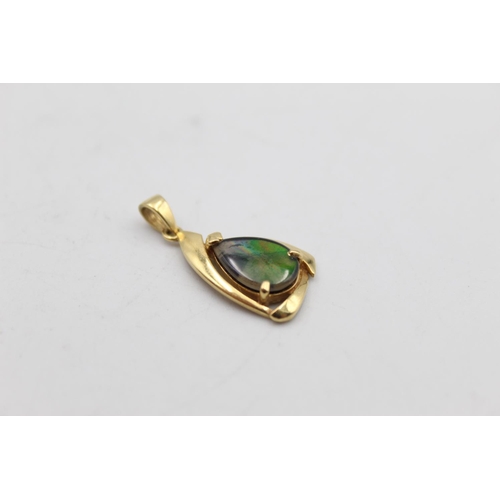 113 - An 18ct gold ammolite drop pendant - approx. gross weight 2.5 grams