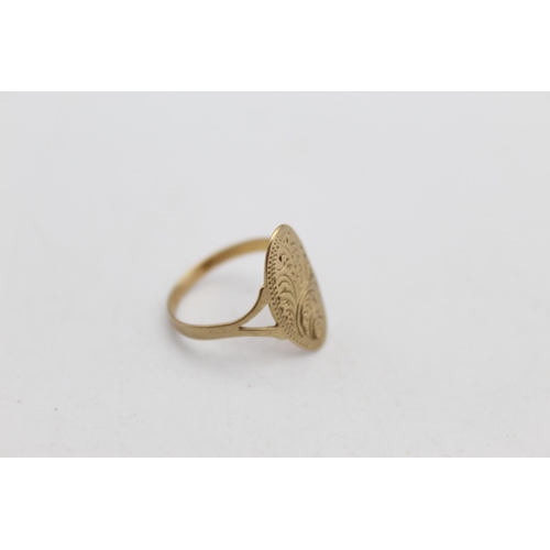 117 - A 9ct gold engraved scrolling design ring, size M - approx. gross weight 1.5 grams