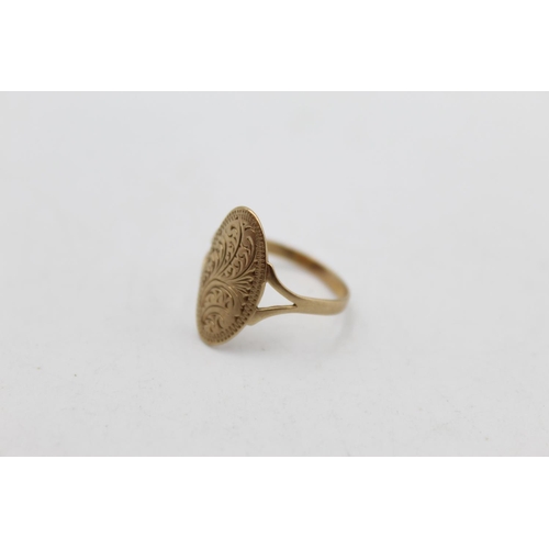 117 - A 9ct gold engraved scrolling design ring, size M - approx. gross weight 1.5 grams