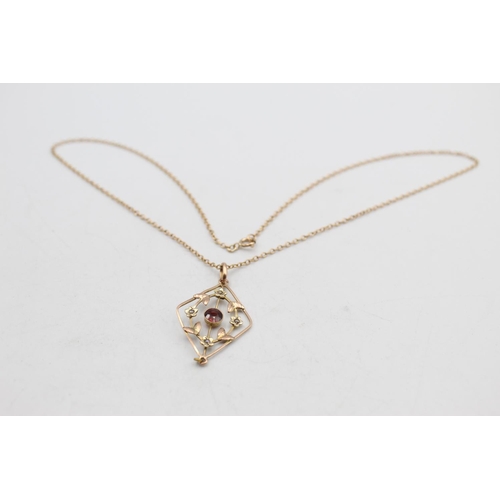 118 - A 9ct gold garnet and seed pearl drop pendant necklace - approx. gross weight 4.4 grams