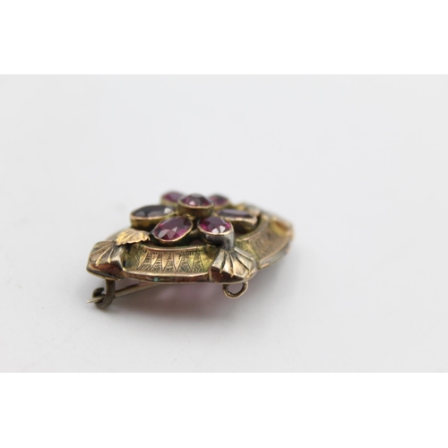 119 - A 9ct gold garnet set brooch - approx. gross weight 5.1 grams