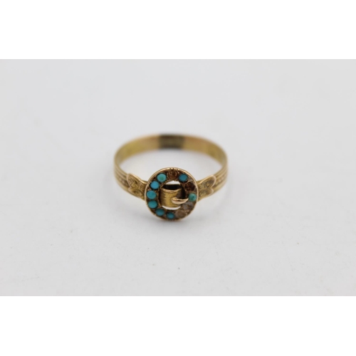 121 - A 15ct yellow gold turquoise set buckle motif ring, size U½ - approx. gross weight 2.5 grams