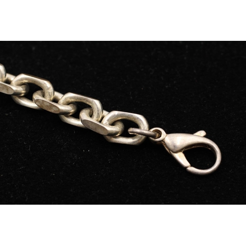 126 - A 925 sterling silver heavy open link design bracelet - approx. gross weight 33 grams and 21cm long