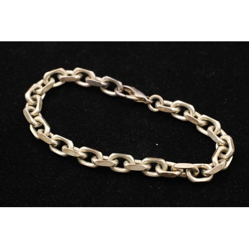 126 - A 925 sterling silver heavy open link design bracelet - approx. gross weight 33 grams and 21cm long