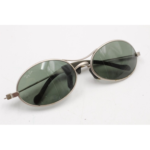 356 - A pair of vintage Ray-Ban sunglasses by Bausch & Lomb