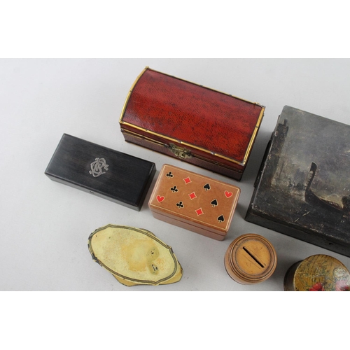 609 - Eight various antique and vintage decorative trinket boxes to include papier maché, leather, wood et... 