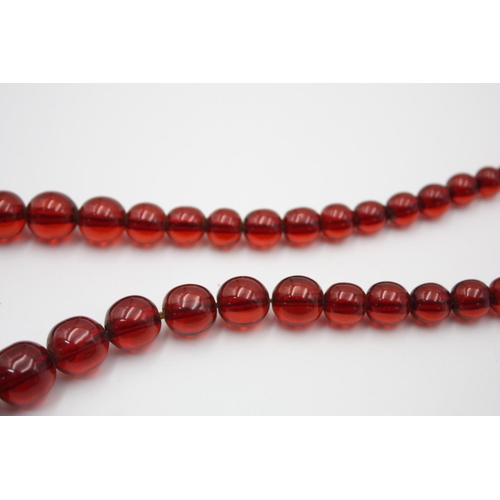 144 - A vintage cherry prystal bakelite necklace - approx. 44cm long and gross weight 32 grams