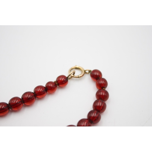 144 - A vintage cherry prystal bakelite necklace - approx. 44cm long and gross weight 32 grams