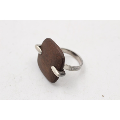 145 - A vintage Polish 925 silver and wooden ring by 'WK', size Q - approx. gross weight 5 grams