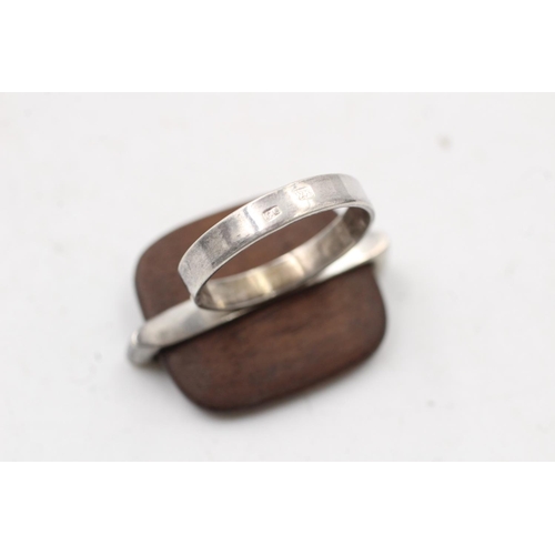 145 - A vintage Polish 925 silver and wooden ring by 'WK', size Q - approx. gross weight 5 grams