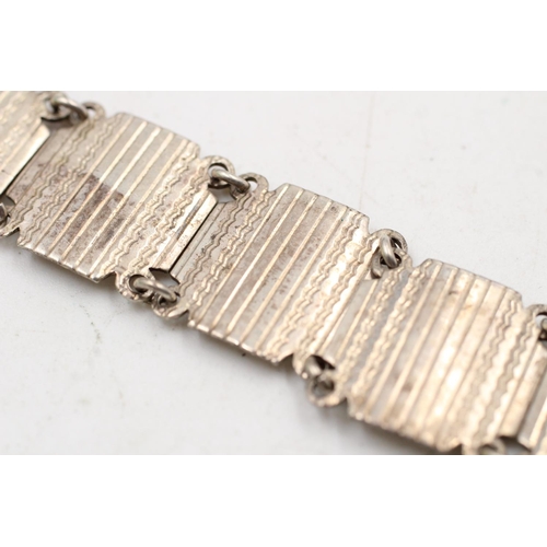 174 - A boxed 925 sterling silver Art Deco panel etched design bracelet - approx. 19cm long