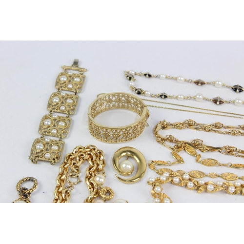 185 - Twenty pieces of 1980s jewellery to include enamel, faux pearl, gold tone etc.