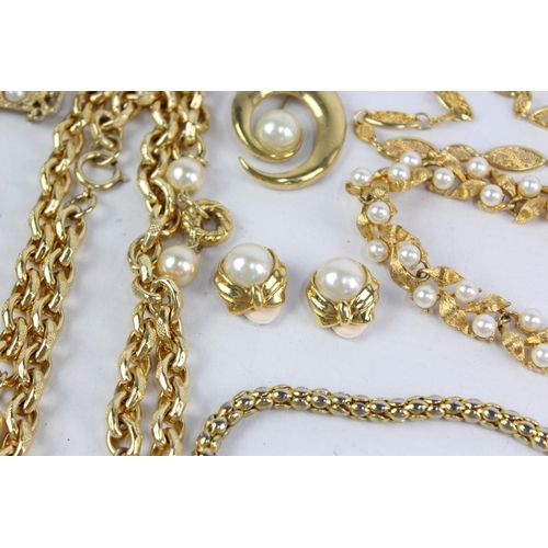 185 - Twenty pieces of 1980s jewellery to include enamel, faux pearl, gold tone etc.