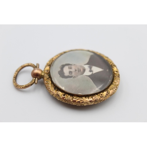 28 - A Victorian embossed photo locket pendant - approx. gross weight 15.9 grams