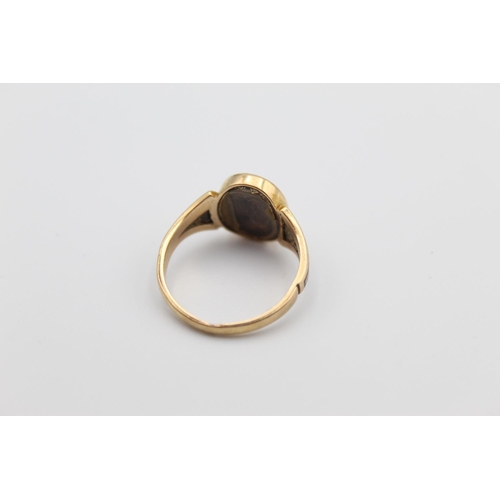 34 - A 15ct gold enamel and seed pearl mourning ring, size P - approx. gross weight 3.5 grams