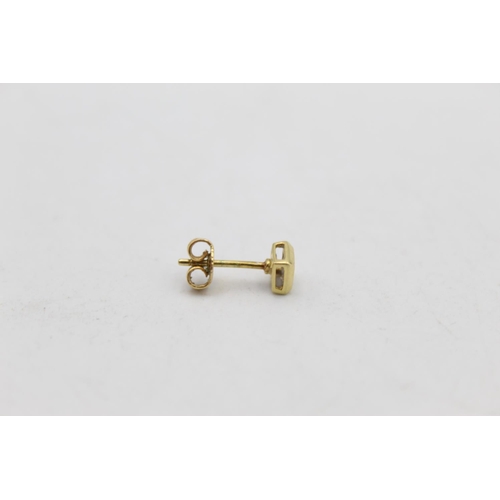 50 - A pair of 18ct gold diamond stud earrings - approx. gross weight 1.2 grams