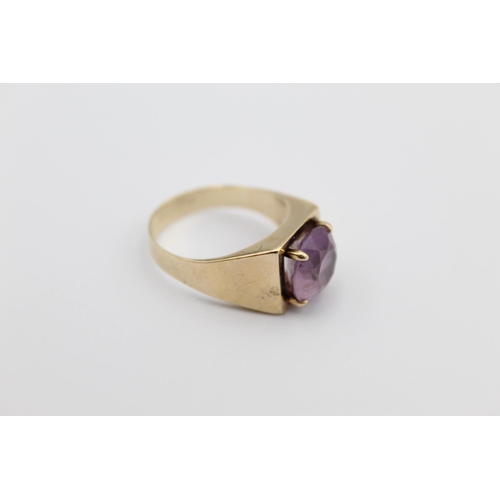 54 - A modernist 9ct gold amethyst signet style ring, size O - approx. 4.4 grams