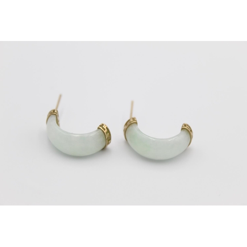 77 - A pair of 9ct gold jade half hoop stud earrings - approx. gross weight 3.8 grams