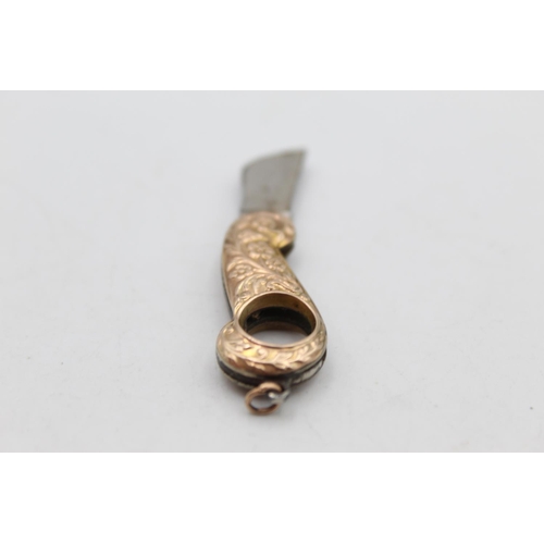 84 - A 9ct gold back and front swivel knife necklace pendant - approx. gross weight 8.8 grams