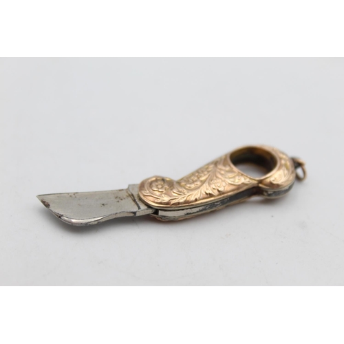 84 - A 9ct gold back and front swivel knife necklace pendant - approx. gross weight 8.8 grams