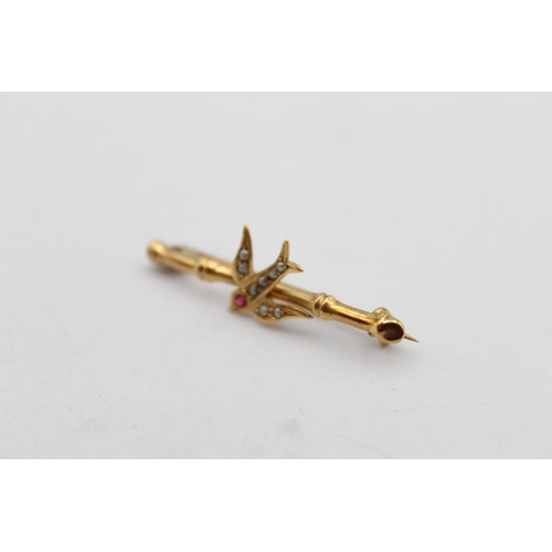 86 - An antique 9ct gold ruby and seed pearl swallow bird bar brooch - approx. gross weight 1.3 grams