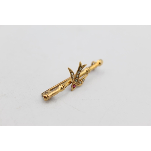 86 - An antique 9ct gold ruby and seed pearl swallow bird bar brooch - approx. gross weight 1.3 grams